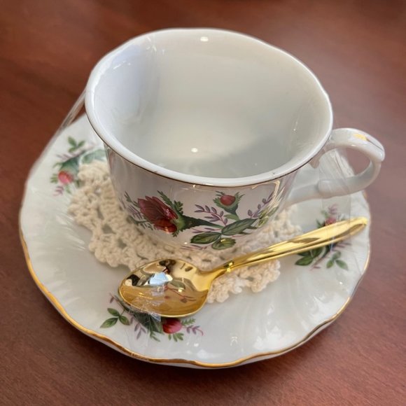 Vintage Lynns Fine China Teacup and Saucer with Gold Tone Spoon - Picture 6 of 12